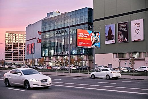 Реклама универмага Trend Island в ТЦ Авиапарк с Ташей Алакоз. Фотограф: Александр Сакулин